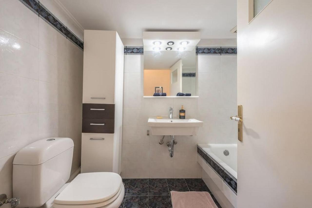 Central 3Br Apartment Next To Panormou Metro! Атина Екстериор снимка